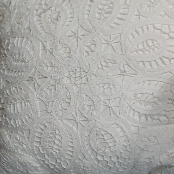 Set of decorative lace pillows (2) 14" x 14" white - Picture 4 of 8
